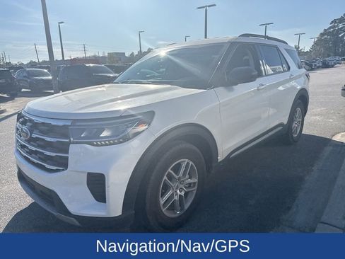 Used 2025 Ford Explorer Active image 4