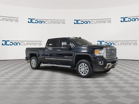 Used 2019 GMC Sierra 2500 Denali w/ Duramax Plus Package AWD/4WD image 2