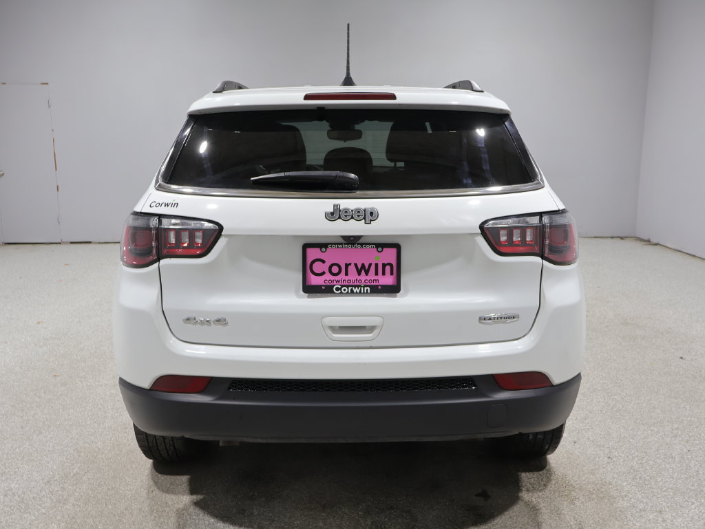 Used 2025 Jeep Compass Latitude AWD/4WD image 3