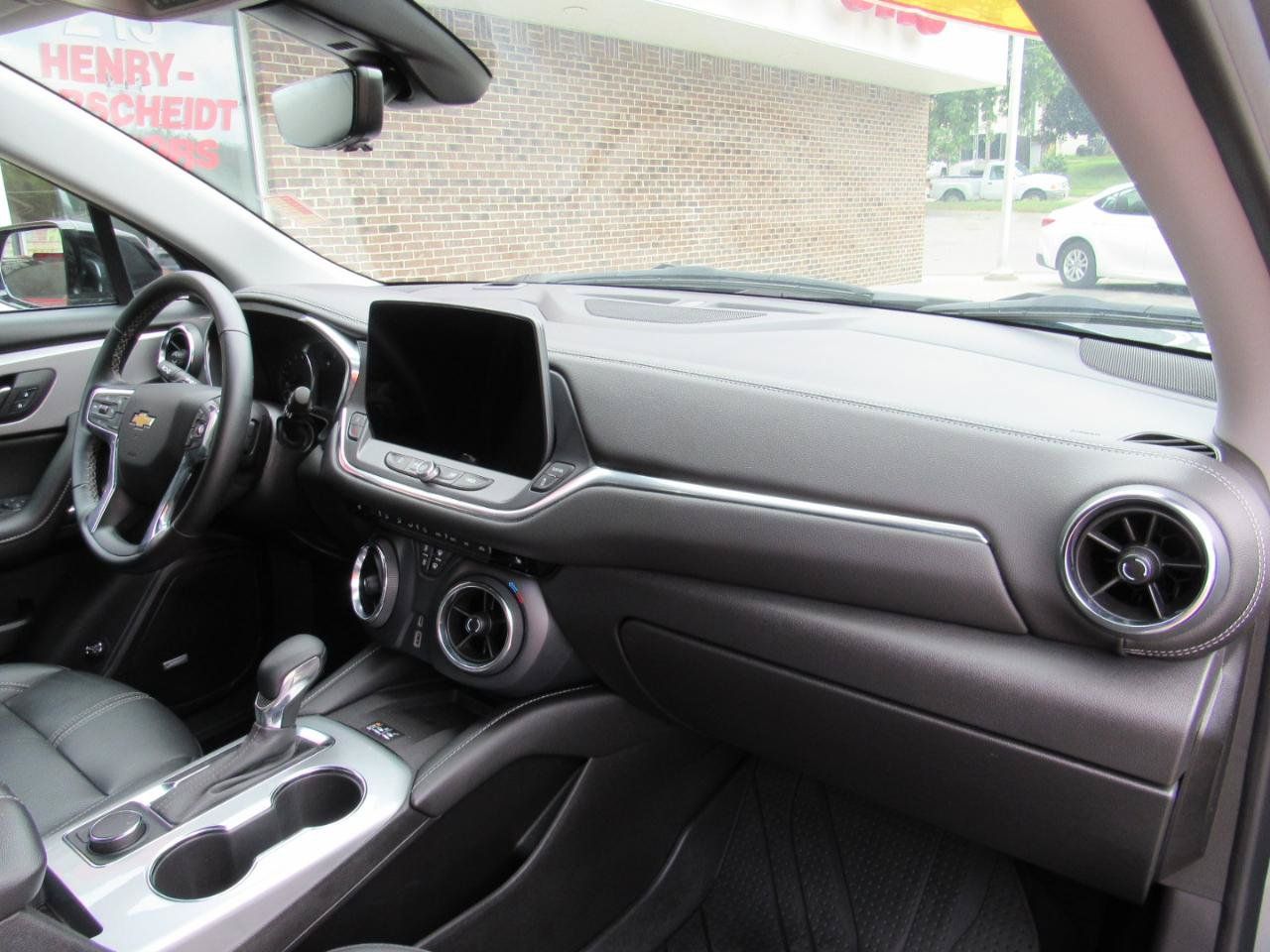 Used 2025 Chevrolet Blazer LT w/ Sound & Technology Package AWD/4WD image 34
