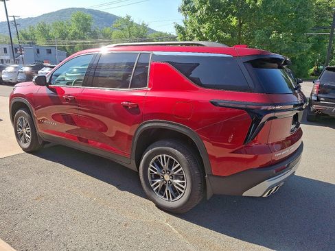 New 2025 Chevrolet Traverse LT w/ Driver Confidence Package image 4