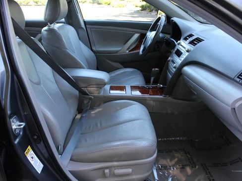 Used 2011 Toyota Camry XLE w/ XLE Extra-Value Pkg #2 FWD image 17