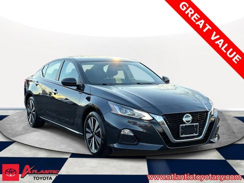 Used 2022 Nissan Altima 2.5 SV image 1