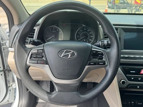 Used 2017 Hyundai Elantra SE FWD image 9