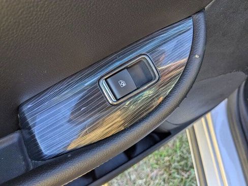 Used 2017 Chevrolet Impala LT image 27