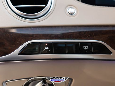 Used 2018 Mercedes-Benz S 560 4MATIC Sedan w/ Premium Package image 39
