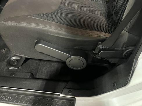 Used 2017 Jeep Wrangler Unlimited Sport image 19