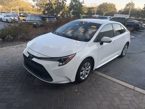 Used 2021 Toyota Corolla LE image 3