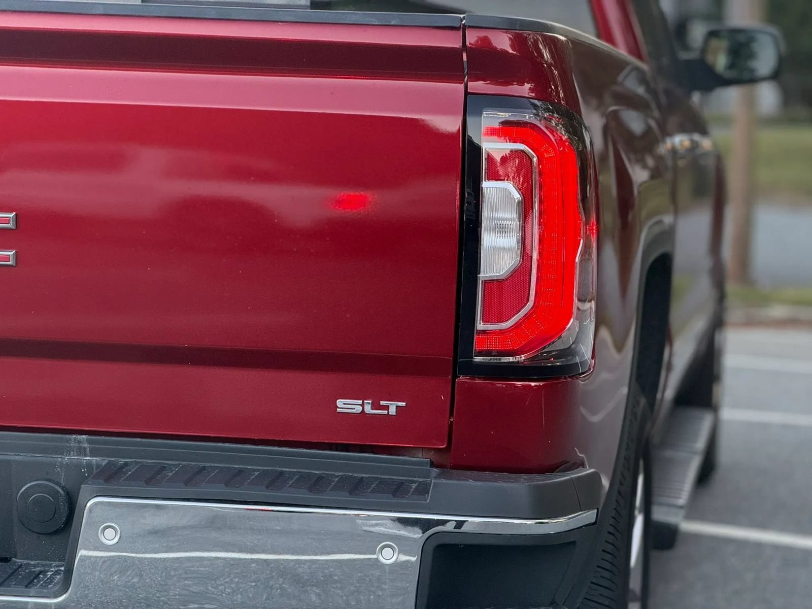 Used 2018 GMC Sierra 1500 SLT w/ SLT Premium Package AWD/4WD image 11