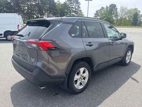Used 2021 Toyota RAV4 XLE w/ Convenience Package image 8