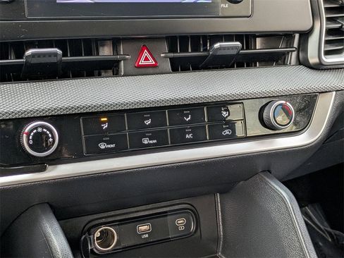 Used 2024 Kia Sportage LX image 17