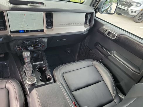 Used 2025 Ford Bronco Outer Banks AWD/4WD image 28
