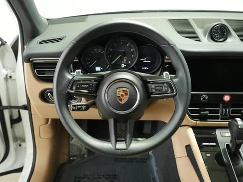 Certified 2025 Porsche Macan image 13