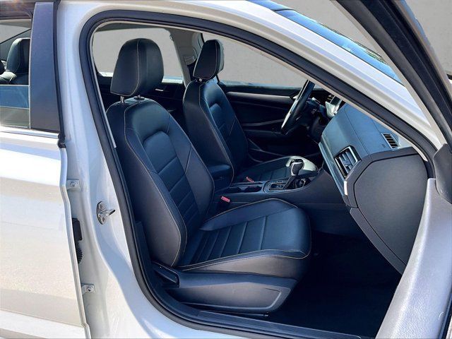 Used 2023 Volkswagen Jetta SE FWD image 9
