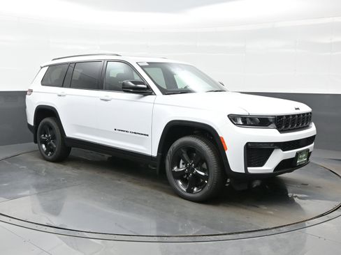 New 2026 Jeep Grand Cherokee L Limited w/ Limited Altitude Package AWD/4WD image 11