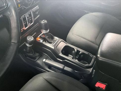 Used 2018 Jeep Wrangler Unlimited Sport S AWD/4WD image 13