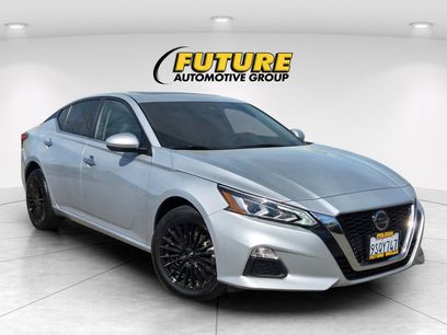 Used 2022 Nissan Altima 2.5 SV w/ SV Premium Package