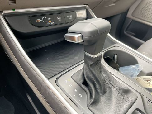 Used 2026 Kia Carnival FWD image 47