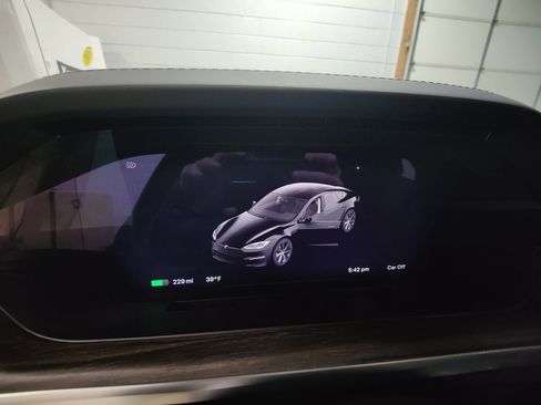 Used 2022 Tesla Model S image 32