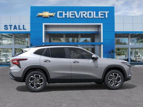 Used 2026 Chevrolet Trax LT w/ Driver Confidence Package FWD image 5