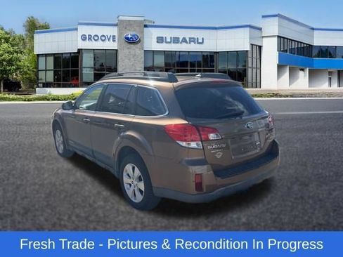 Used 2011 Subaru Outback 3.6R Limited w/ PWR Moonroof Pkg AWD/4WD image 3