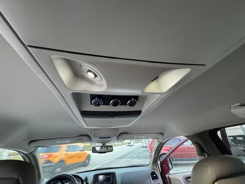 Used 2014 Chrysler Town & Country Touring-L w/ Driver Convenience Group FWD image 23