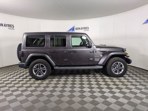 Used 2019 Jeep Wrangler Unlimited Sahara AWD/4WD image 9