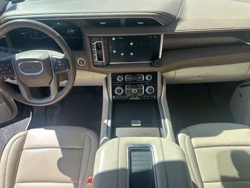 Used 2022 GMC Yukon XL Denali w/ Denali Premium Package image 33