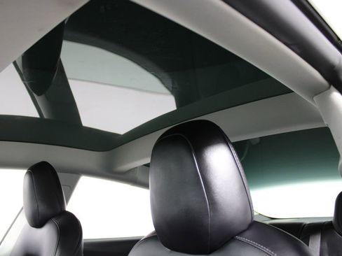 Used 2021 Tesla Model 3 Standard Range Plus image 9