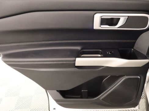 Used 2021 Ford Explorer XLT image 17