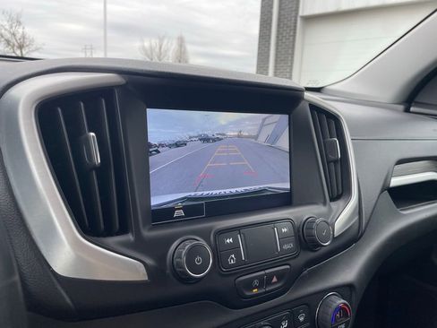 Used 2022 GMC Terrain SLT image 17