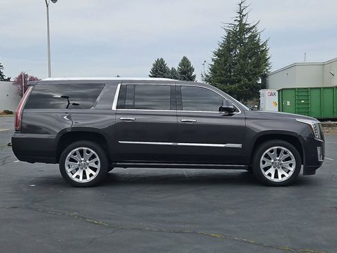 Used 2018 Cadillac Escalade ESV Premium Luxury image 7