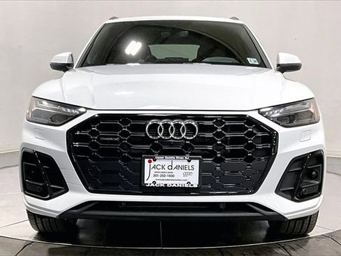 Used 2023 Audi Q5 e Prestige w/ Prestige Package image 3
