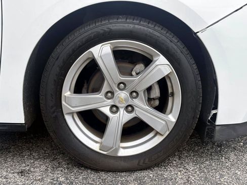 Used 2017 Chevrolet Volt LT w/ Comfort Package FWD image 30