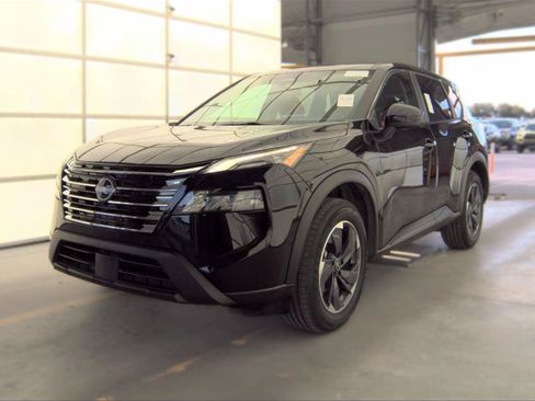 Used 2024 Nissan Rogue SV FWD image 2