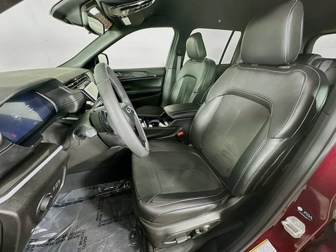 Certified 2023 Jeep Grand Cherokee Altitude AWD/4WD image 32