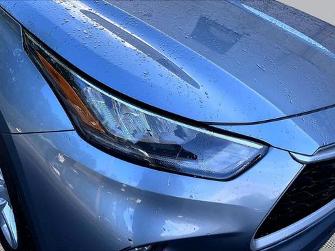 Used 2020 Toyota Highlander LE FWD image 28