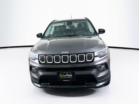 Used 2022 Jeep Compass Latitude image 2
