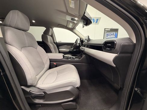 Used 2024 Honda Pilot LX image 13