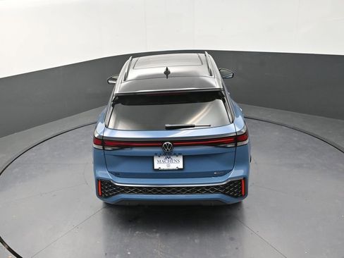 New 2026 Volkswagen Tiguan SE R-Line image 17