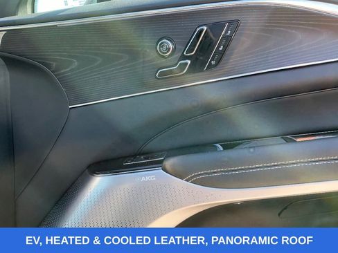 Used 2024 Cadillac Lyriq Luxury image 38