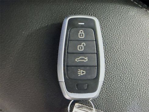 Used 2024 Alfa Romeo Stelvio Sprint image 25