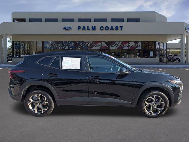 Used 2025 Chevrolet Trax LT FWD image 3