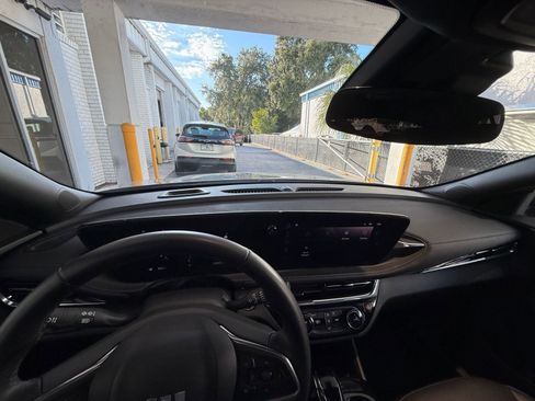 Used 2025 Buick Envista Sport Touring image 33