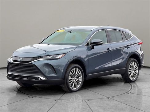 Used 2023 Toyota Venza Limited image 2