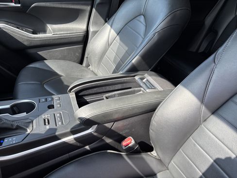 Used 2024 Toyota Highlander XLE AWD/4WD image 26