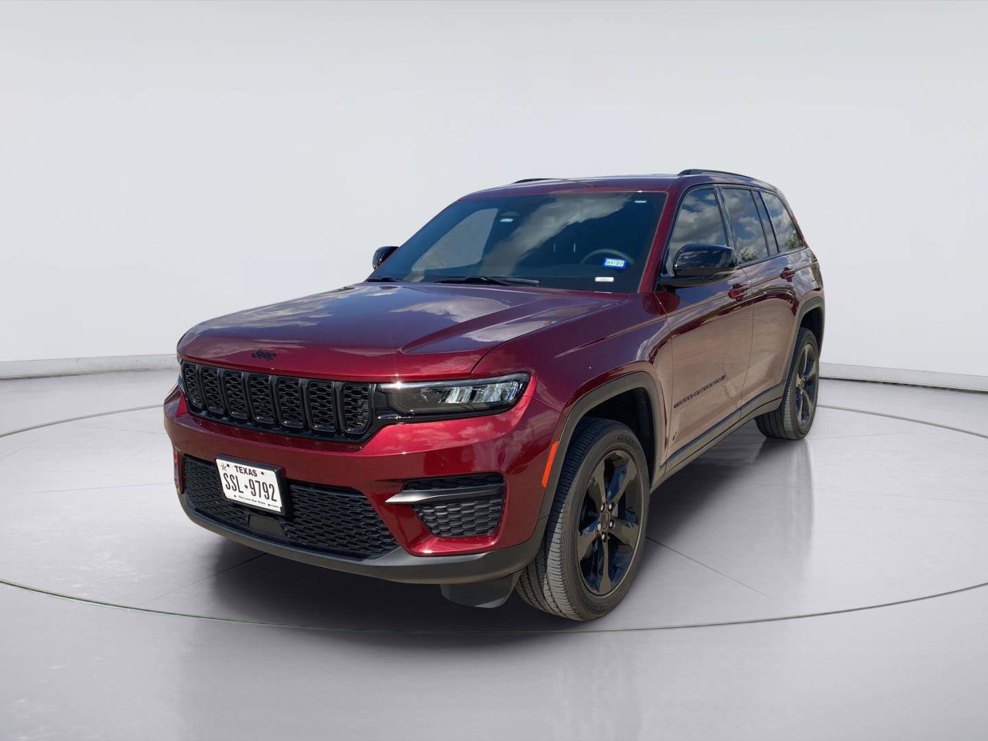 Used 2023 Jeep Grand Cherokee Altitude AWD/4WD image 1