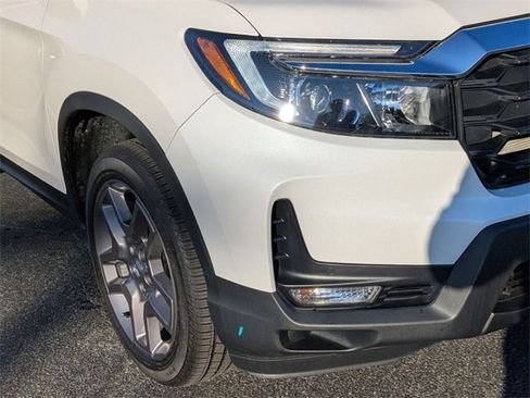 Used 2023 Honda Passport EX-L image 2