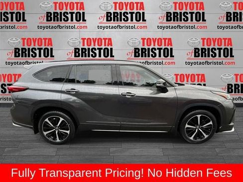 Used 2022 Toyota Highlander XSE AWD/4WD image 2