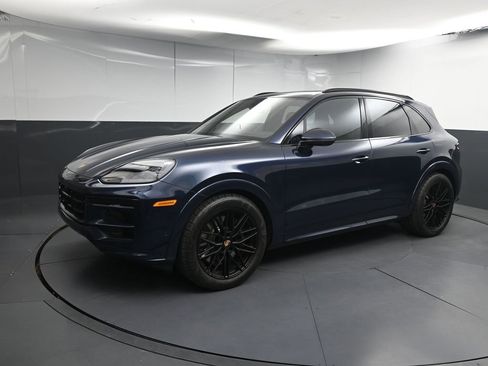 Used 2026 Porsche Cayenne GTS image 1